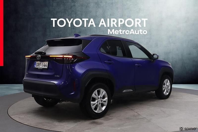 Käytetty Toyota Yaris Cross 116 HP (85 kW) 2024 Met. sininen Katumaasturi