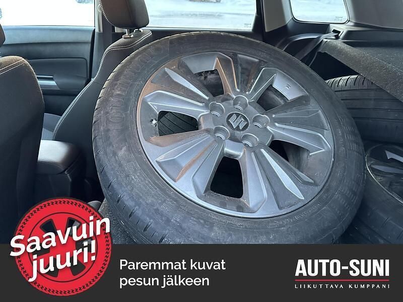 Käytetty Suzuki Vitara GL 116 HP (85 kW) 2022 Musta Katumaasturi