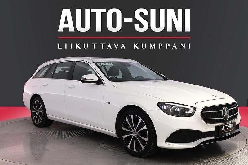 Käytetty Mercedes E300 Avantgarde 211 HP (155 kW) 2021 Farmari