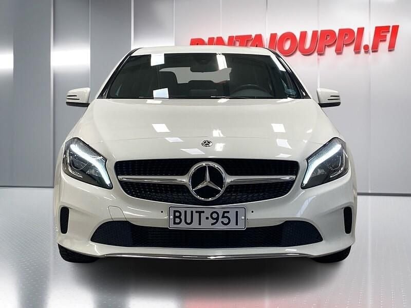 Käytetty Mercedes A180 Business 122 HP (89 kW) 2018 Viistoperä