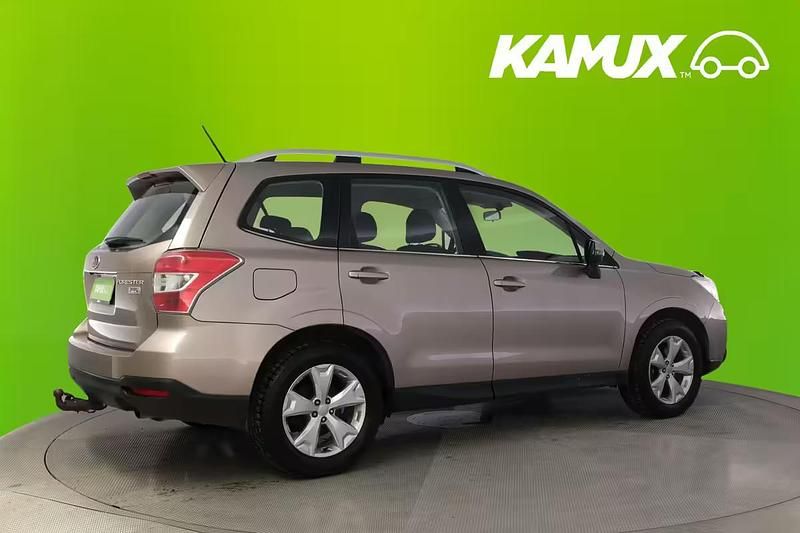 Käytetty Subaru Forester 200 HP (147 kW) 2015 Hopea / harmaa Katumaasturi