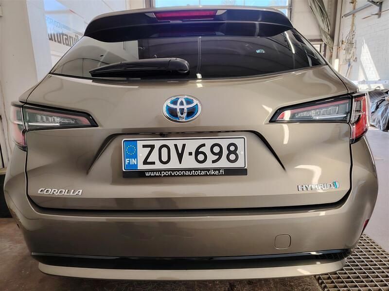 Käytetty Toyota Corolla Edition 122 HP (89 kW) 2023 Ruskea Farmari