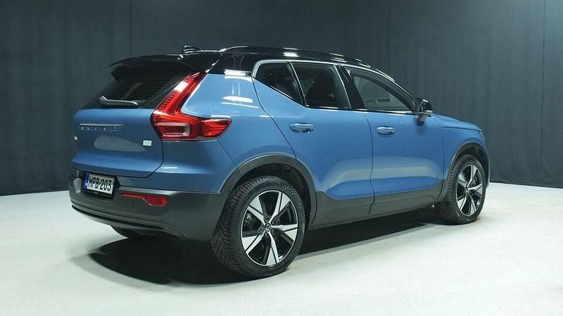 Käytetty Volvo XC40 Plus 300 kW (408 HP) 2023 Met. sininen Katumaasturi