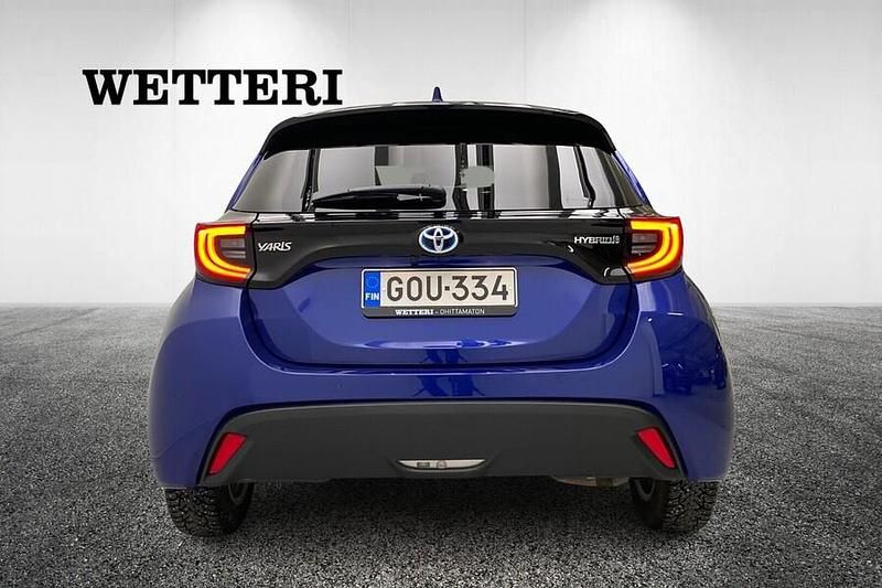 Käytetty Toyota Yaris Hybrid Plus 116 HP (85 kW) 2021 Sininen Viistoperä