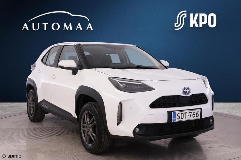 Käytetty Toyota Yaris Cross Active 116 HP (85 kW) 2022 Valkoinen Katumaasturi