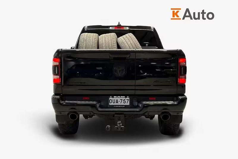 Käytetty Dodge Ram Limited 401 HP (294 kW) 2020 Musta Nouto