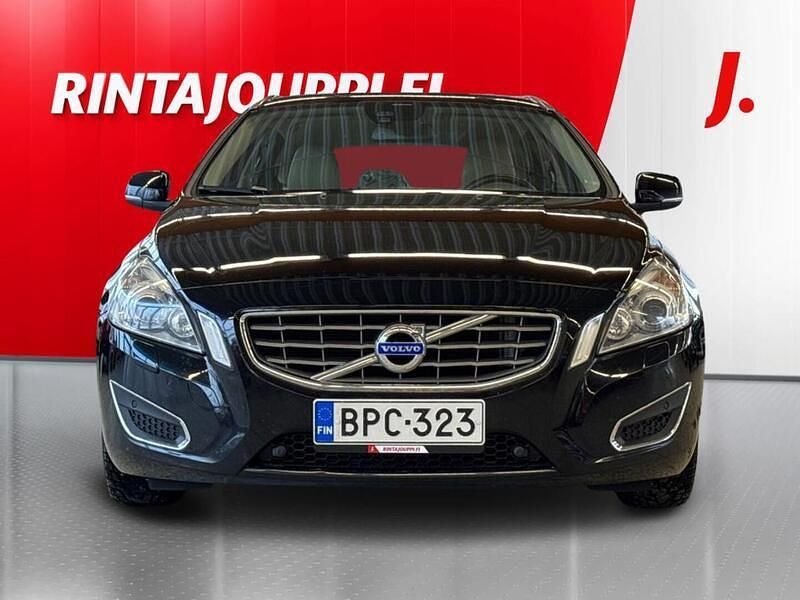 Käytetty Volvo V60 Summum 180 HP (132 kW) 2013 Musta Farmari