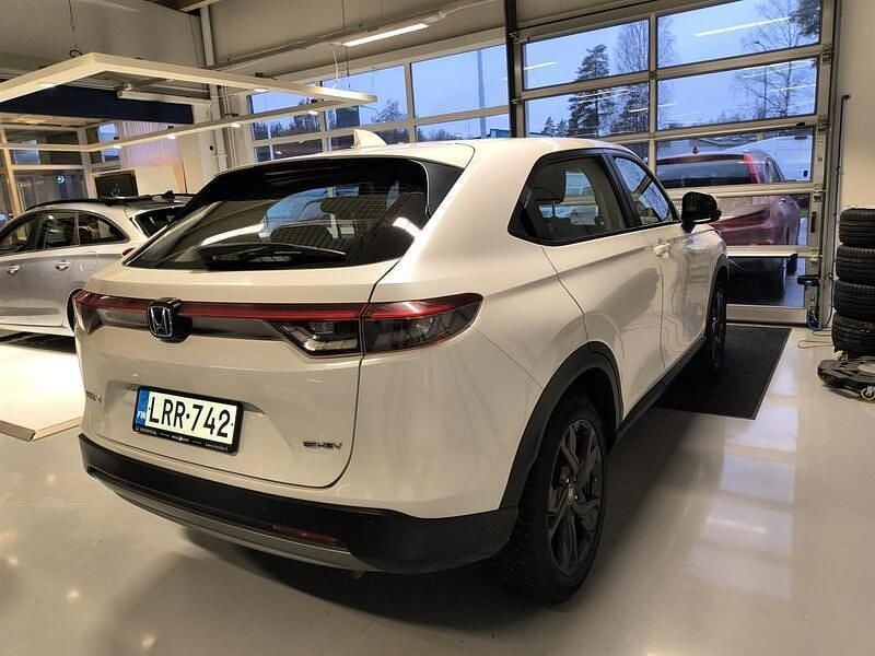 Käytetty Honda HR-V Elegance 131 HP (96 kW) 2023 Valkoinen Katumaasturi