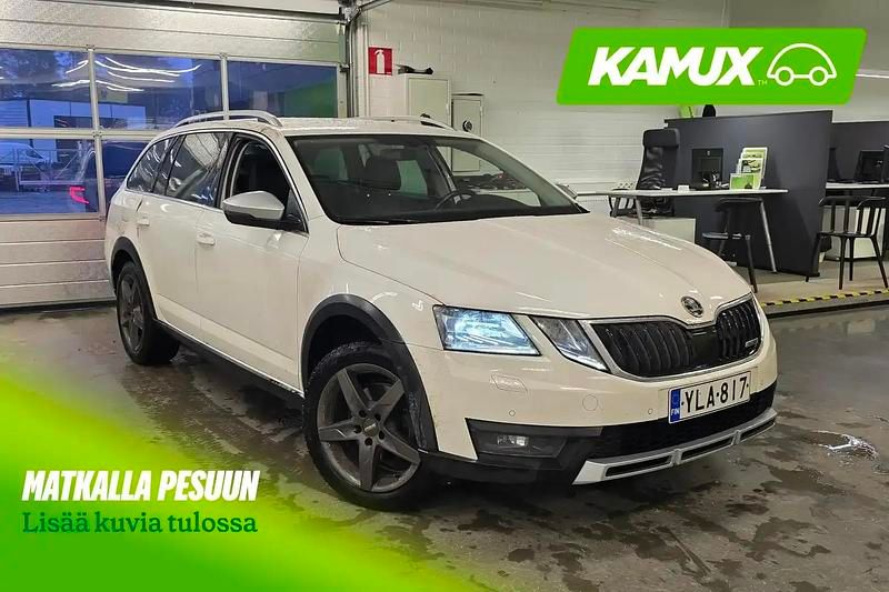 Valkoinen Käytetty 2017 Skoda Octavia Scout Farmari | 12 880 € - Kuva 1/4
