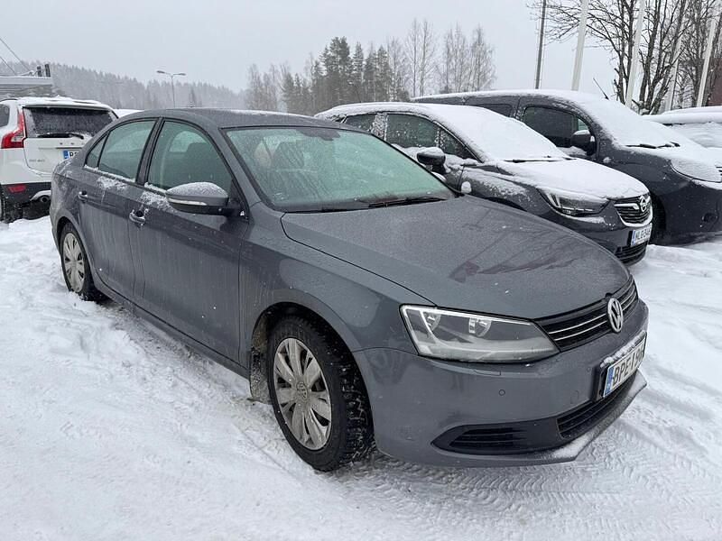 Käytetty VW Jetta Comfortline 122 HP (89 kW) 2012 Sedan