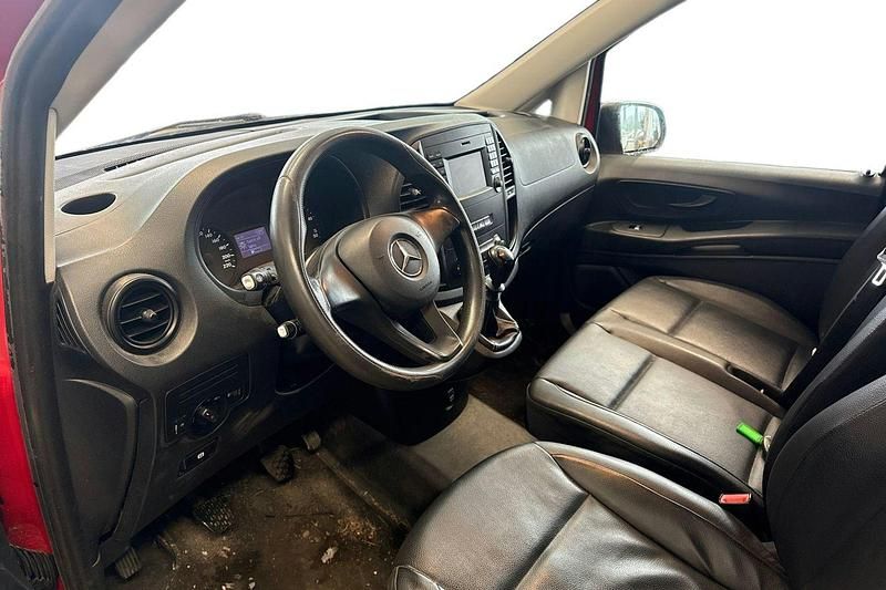 Käytetty Mercedes Vito 113 HP (83 kW) 2017 Punainen Van