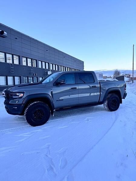Harmaa Käytetty 2023 Dodge Ram Nouto | 168 900 € - Kuva 1/4