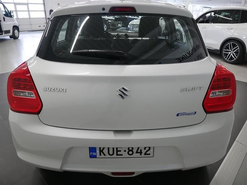 Käytetty Suzuki Swift GL 83 HP (61 kW) 2022 Valkoinen Viistoperä