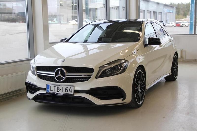 Valkoinen Käytetty 2016 Mercedes A45 AMG AMG Viistoperä | 37 990 € - Kuva 1/4