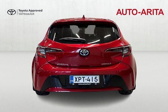 Käytetty Toyota Corolla Active 122 HP (89 kW) 2021 Met. punainen Viistoperä