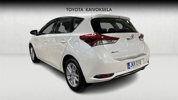Käytetty Toyota Auris Active 116 HP (85 kW) 2017 Valkoinen Viistoperä