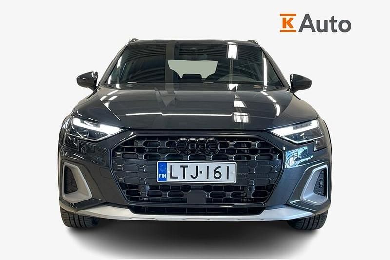 Käytetty Audi A3 e-tron 204 HP (150 kW) 2025 Met. harmaa Viistoperä