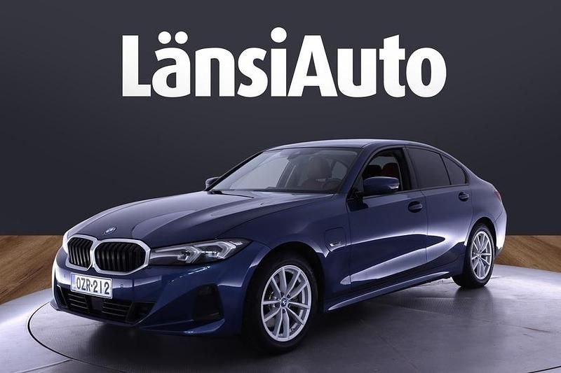 Sininen Käytetty 2023 BMW 330e Comfort Edition Sedan | 34 750 € (Supertarjous) - Kuva 1/1