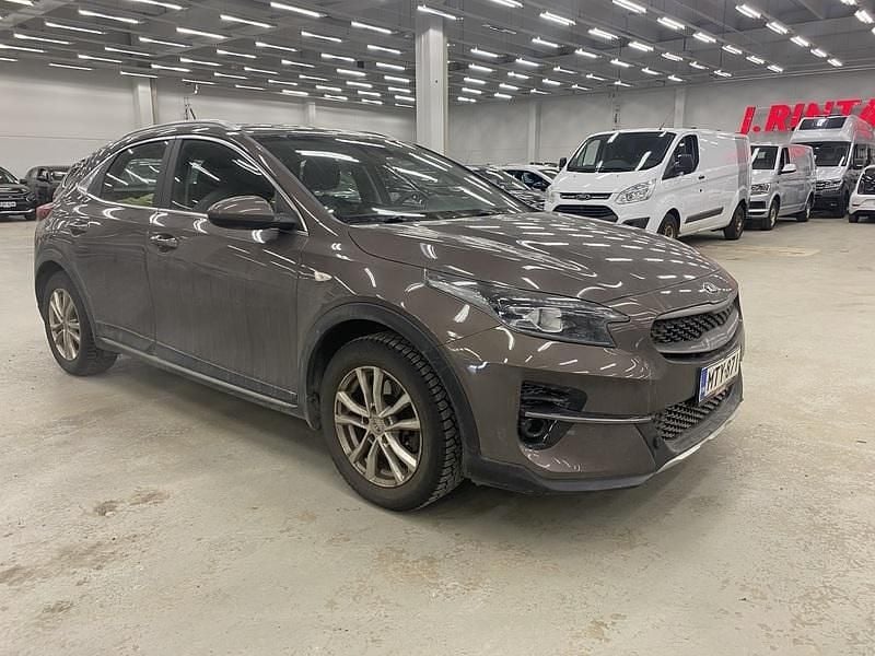 Ruskea Käytetty 2020 Kia XCeed LX Katumaasturi | 13 900 € (Perustarjous) - Kuva 1/4
