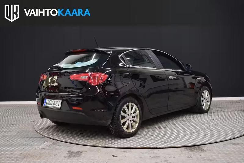 Käytetty Alfa Romeo Giulietta 170 HP (125 kW) 2011 Viistoperä