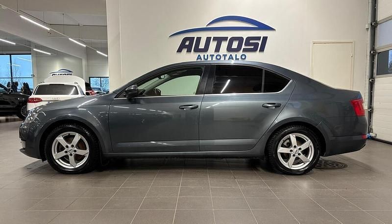 Käytetty Skoda Octavia Elegance 140 HP (102 kW) 2015 Harmaa Viistoperä