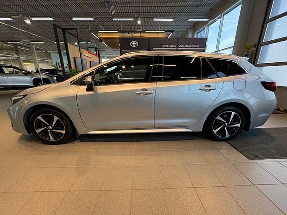 Käytetty Toyota Corolla Edition 140 HP (102 kW) 2025 Hopea Farmari