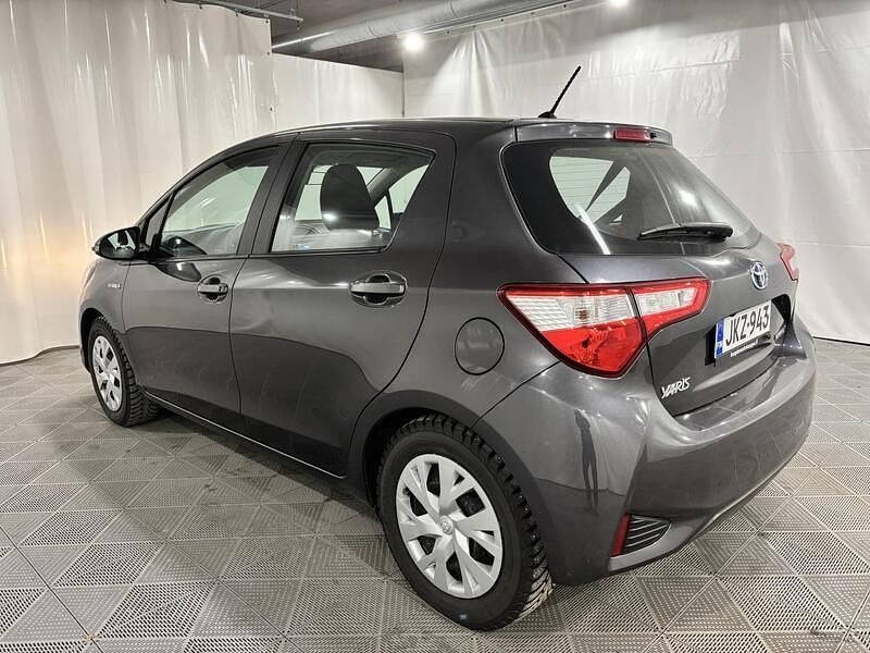 Käytetty Toyota Yaris Hybrid Multidrive S 73 HP (53 kW) 2018 Viistoperä