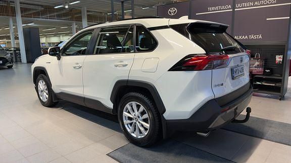 Käytetty Toyota RAV4 Active 176 HP (129 kW) 2021 Valkoinen Katumaasturi