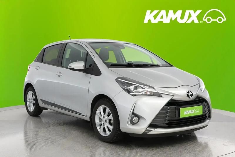 Hopea / harmaa Käytetty 2019 Toyota Yaris Multidrive S Sedan | 17 290 € (Perustarjous) - Kuva 1/4