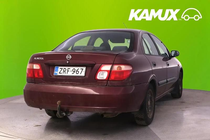 Käytetty Nissan Almera 98 HP (72 kW) 2002 Punainen Sedan