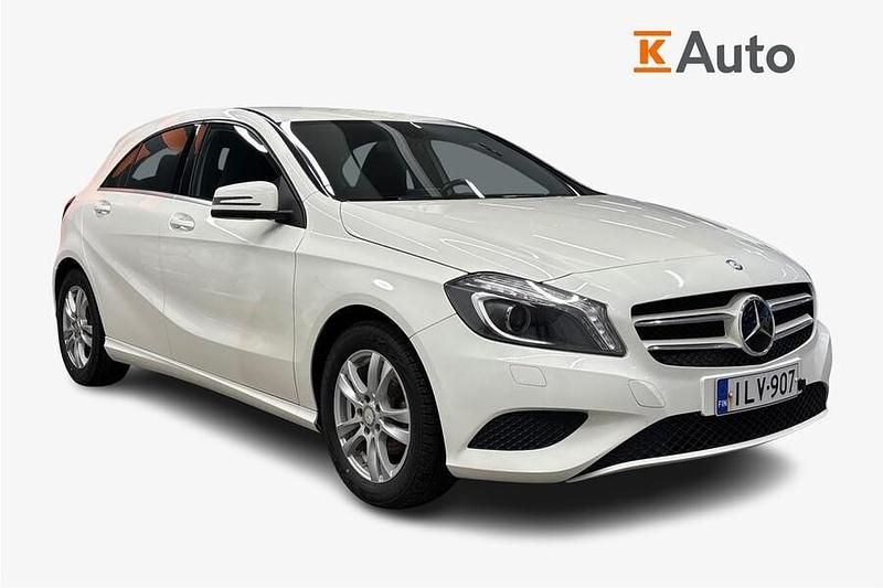 Käytetty Mercedes A180 Business 109 HP (80 kW) 2015 Viistoperä