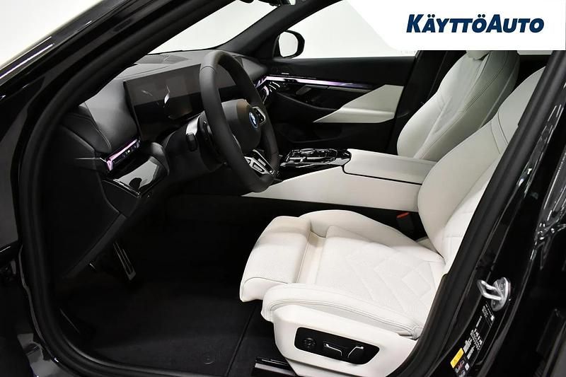 Uusi BMW 530e M Sport 299 HP (219 kW) 2025 Sophistograu brillia Farmari