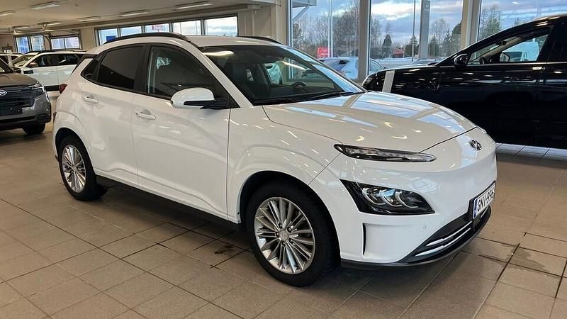 Käytetty Hyundai Kona Style 102 kW (140 HP) 2021 Valkoinen Katumaasturi