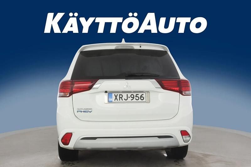 Käytetty Mitsubishi Outlander P-HEV Active 135 HP (99 kW) 2021 Val Farmari