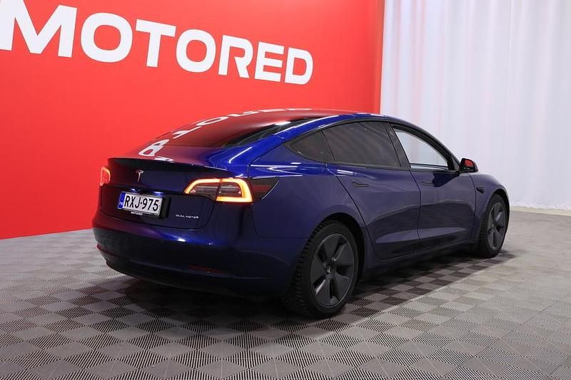 Käytetty Tesla Model 3 366 kW (498 HP) 2021 Sedan