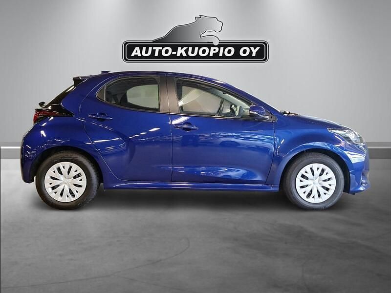 Käytetty Toyota Yaris Hybrid Active 116 HP (85 kW) 2024 Sininen Viistoperä