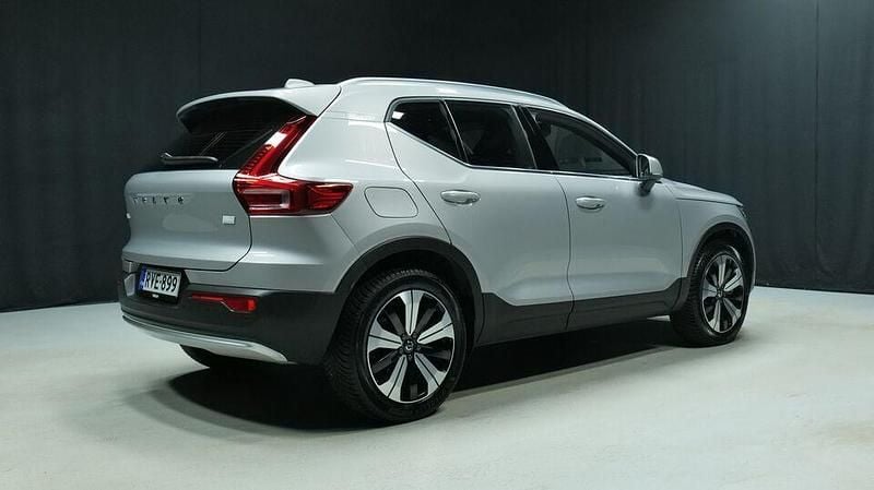 Käytetty Volvo XC40 Plus 211 HP (155 kW) 2023 Harmaa Katumaasturi