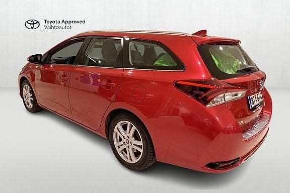 Käytetty Toyota Auris Touring Sports Active 116 HP (85 kW) 2016 Punainen Farmari