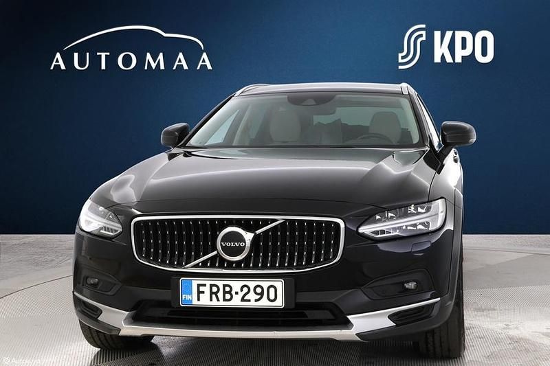 Käytetty Volvo V90 CC Business Edition 197 HP (144 kW) 2021 Musta Farmari