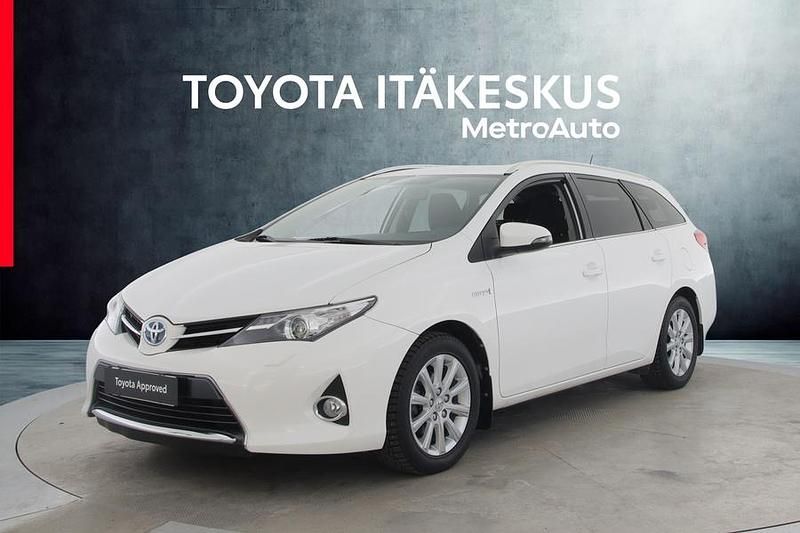 Valkoinen Käytetty 2015 Toyota Auris Touring Sports Active Farmari | 14 390 € (Perustarjous) - Kuva 1/4