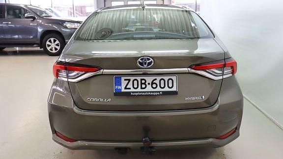 Käytetty Toyota Corolla Active 121 HP (88 kW) 2022 Ruskea (beige) Sedan