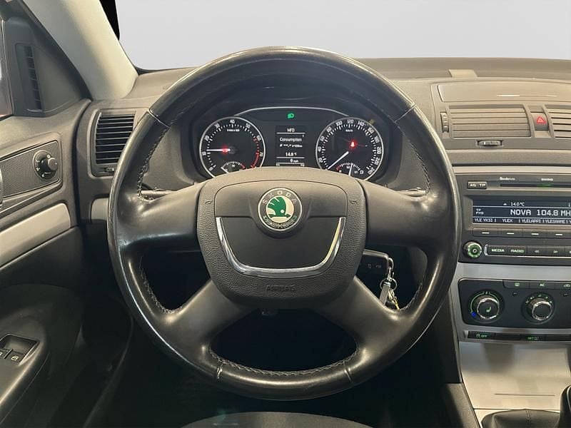 Käytetty Skoda Octavia Ambiente 105 HP (77 kW) 2012 Farmari