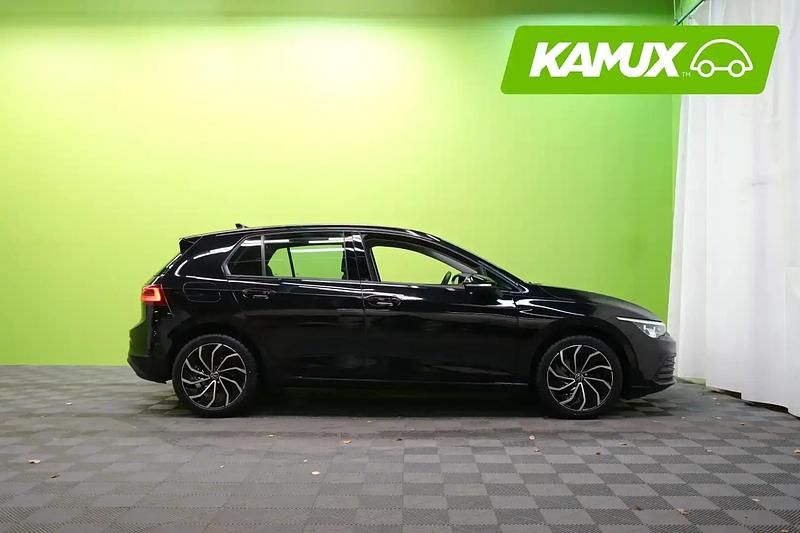 Käytetty VW Golf VIII Edition 131 HP (96 kW) 2020 Musta Sedan