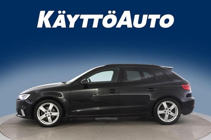 Käytetty Audi A3 Sportback Advanced 150 HP (110 kW) 2018 Musta Viistoperä