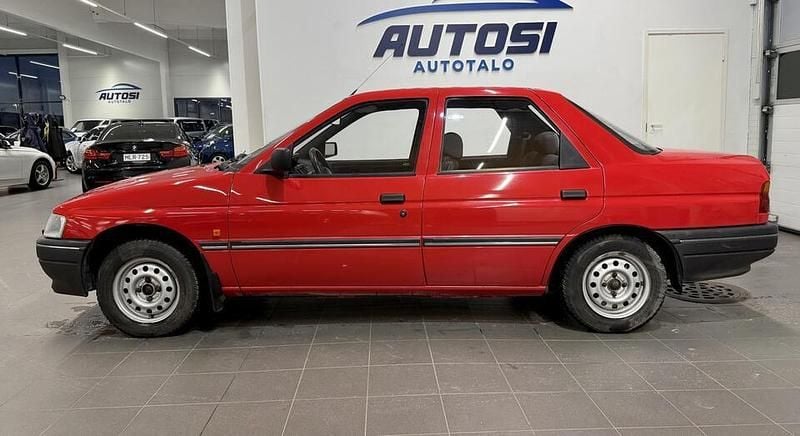Käytetty Ford Escort 71 HP (52 kW) 1994 Punainen Sedan