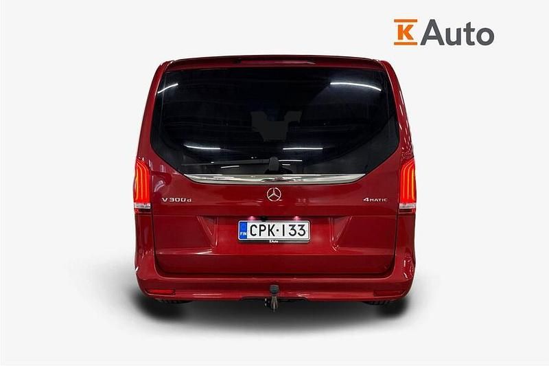 Käytetty Mercedes V300 Avantgarde 237 HP (174 kW) 2021 Met. punainen Tila-auto