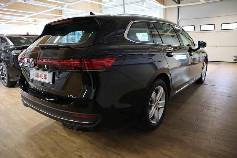 Käytetty VW Passat Comfortline 150 HP (110 kW) 2024 Musta Farmari