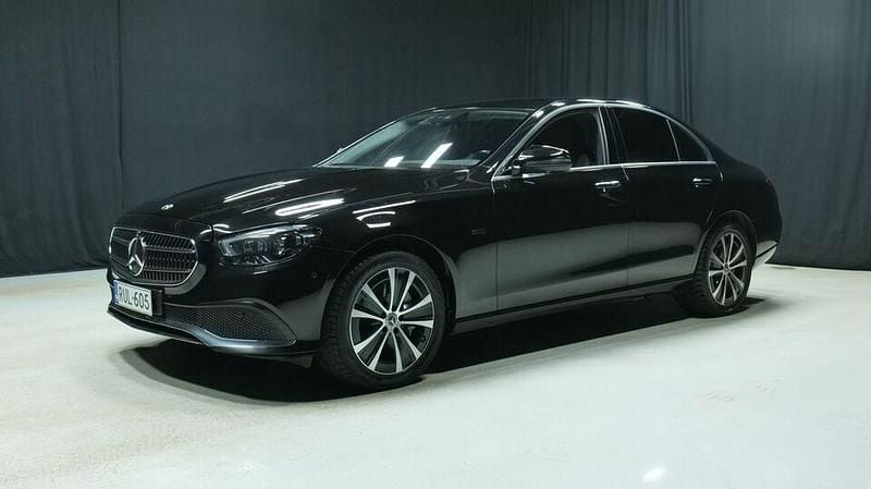 Musta Käytetty 2020 Mercedes E300 Avantgarde Sedan | 32 900 € (Hyvä tarjous) - Kuva 1/3