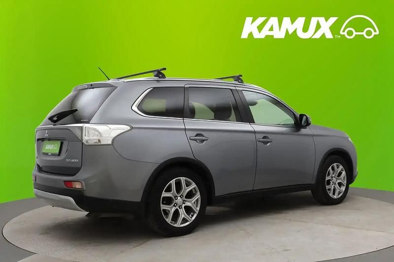 Käytetty Mitsubishi Outlander Instyle 150 HP (110 kW) 2014 Hopea / harmaa Katumaasturi
