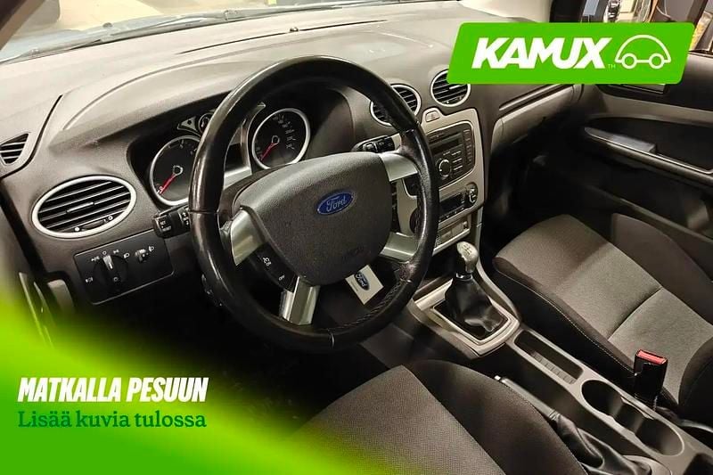 Käytetty Ford Focus Trend 101 HP (74 kW) 2010 Hopea / harmaa Sedan